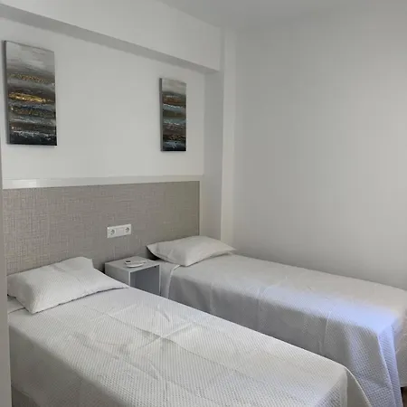 With Pool & Parking In Centre Apartmán *