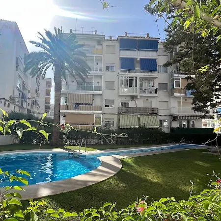 With Pool & Parking In Centre