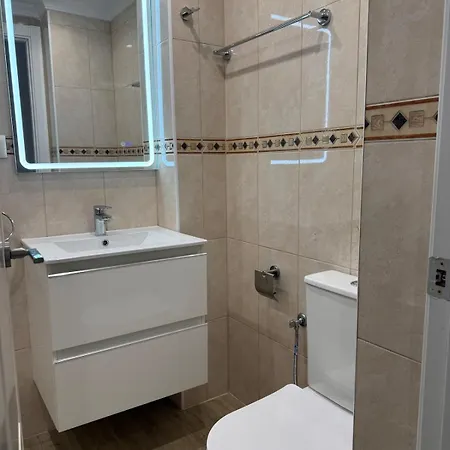 With Pool & Parking In Centre *